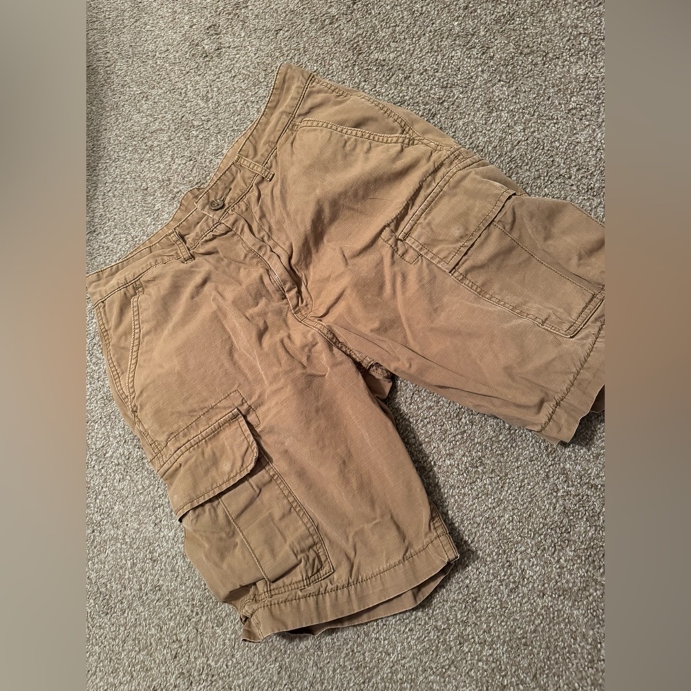 🛑🛑LAST CHANCE🛑🛑 Men’s Levi’s khaki cargo shorts size 30
